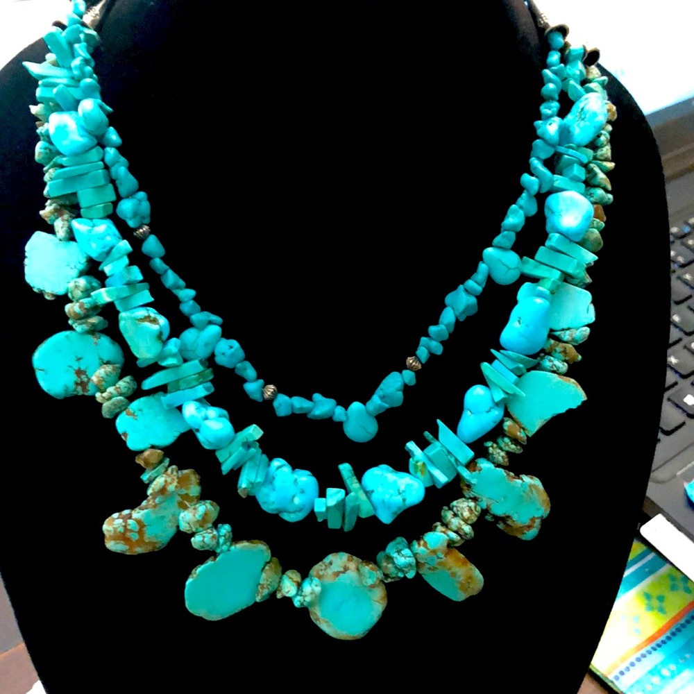 🐳Beautiful 3-tiered turquoise necklace🐳